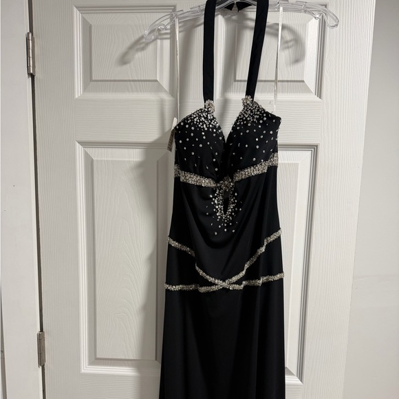 Elegant Black Beaded Halter Dress - Picture 3 of 4